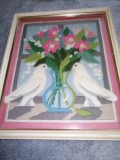 Tablou vechi inramat cusut brodat broderie manuala Suedia vaza flori buchet roz alb porumbel porumbei albi