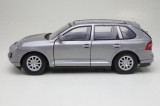 Macheta Porsche Cayenne 1:24 din metal - Colectia Timeless Legends