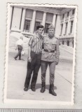 Bnk foto Ploiesti - langa Palatul Culturii - 1975, Alb-Negru, Romania de la 1950, Portrete