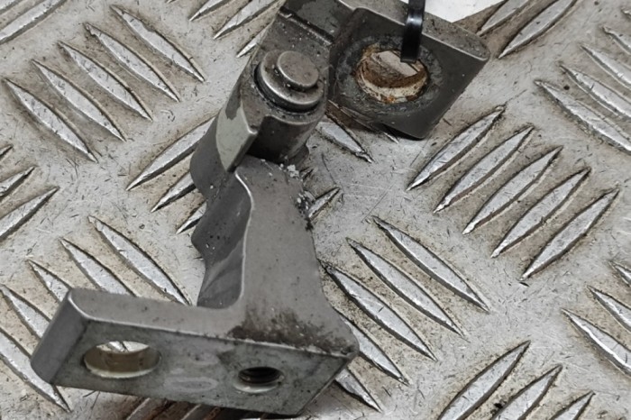 Balama ușă dreapta spate SKODA OCTAVIA III Combi 5E5 2014 OEM: 8K0831402E 22321892