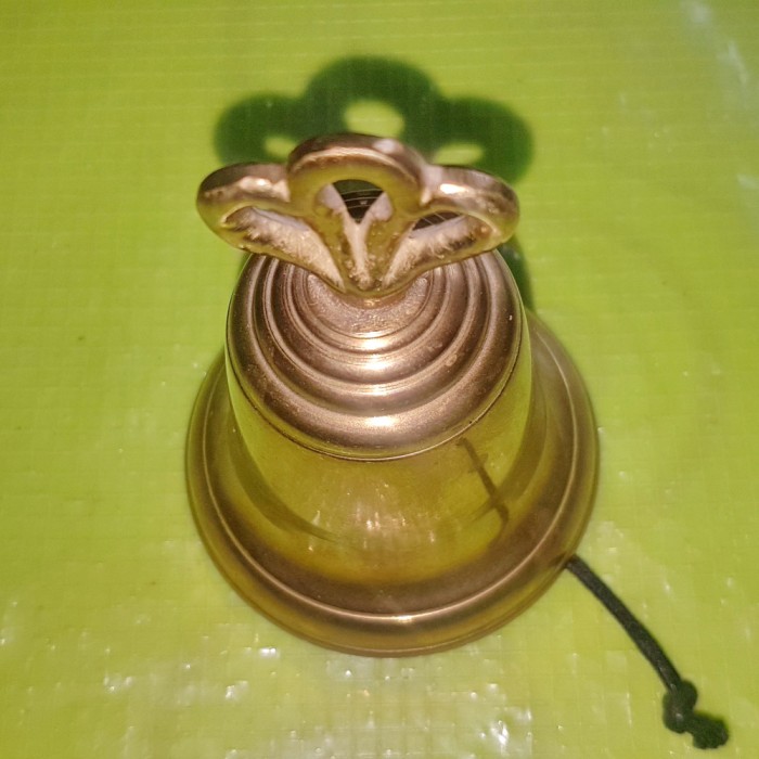 F725-Clopotel vechi in bronz masiv aurit stare foarte buna robust si elegant.
