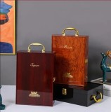 Cumpara ieftin Set Cadou de Lux: Cutie pentru Dou? Sticle de Vin cu Accesorii Incluse