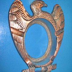 6178-Vultur suport metalic. Probabil cupru culoare bronz.