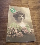 Carte poștală vintage Portret feminin elegant cu flori