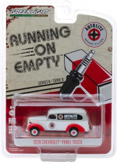 Macheta Greenlight, Running on Empty Series 8 - 1939 Chevrolet Panel Truck - Autolite Spark Plugs Solid Pack 1:64 foto