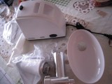 Masina de tocat Heinner MG-W1200R, 1360W (LIPSA CUTIE-AMBALAJ) accesoriu rosii si carnati, completa, folosita o singura data