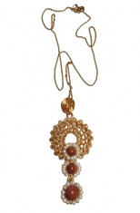 B31b. Pandantiv dama din fir auriu gilt, flori mobile, cu lantisor inclus