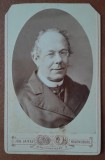 Fotografie tip CDV, barbat cu ochelari, inceput de secol XX
