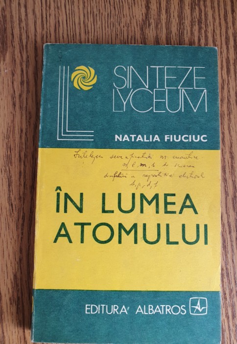 &Icirc;n lumea atomului - Natalia Fiuciuc