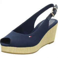 Sandale Femei Tommy Hilfiger Iconic Elba Slingback FW0FW04788DESERTSKY foto