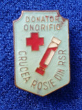 Insigna Donator Onorific Crucea Rosie din RSR Republica Socialista Romania 1970