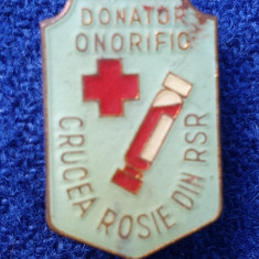 Insigna Donator Onorific Crucea Rosie din RSR Republica Socialista Romania 1970