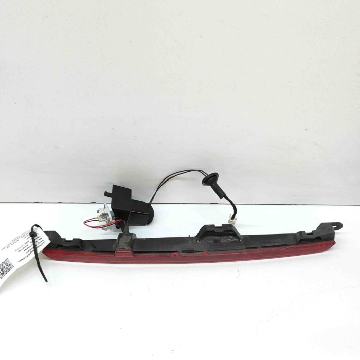 A treia lampa de fr&acirc;nă INFINITI Q30 2019 OEM: A1569069600