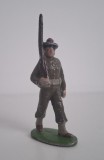 FIGURINA VECHE COLECTIE - SOLDAT PUSCA