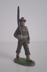 FIGURINA VECHE COLECTIE - SOLDAT PUSCA