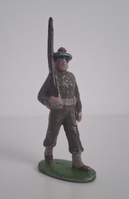 FIGURINA VECHE COLECTIE - SOLDAT PUSCA foto