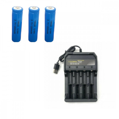 Set 3 acumulatori 3.7V 18650 + incarcator USB 4 porturi foto