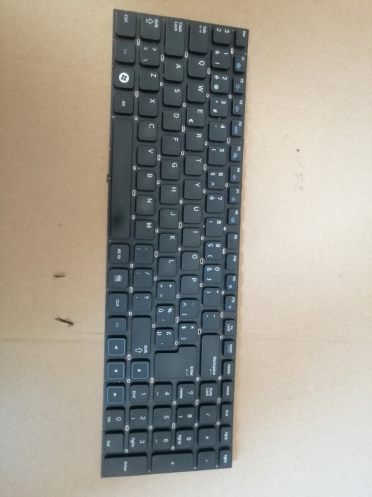 tastatura Samsung 300E NP300E7A NP305E7A NP300V7A NP305V7A V129960AK 17.3 inci
