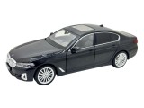 Macheta BMW G30 530Li LCI negru 1:24 metal licentiata BMW lumini sunete usi capota portbagaj functionale