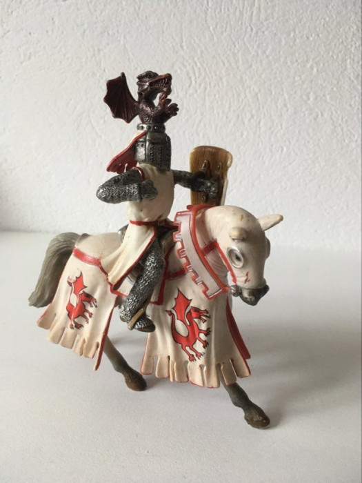 Figurina cavaler Schleich World of Knights calaret, cal Tournament Knight Dragon