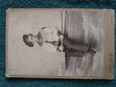 fotografie atelier celebru Auerlich , Braila , anul 1902 , dimensiuni 16 cm x 11 cm . Tanar in tinuta de marinar cu vasla si barca foto
