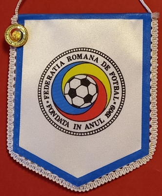 Fanion + insigna-fotbal ROMANIA (Federatia Romana de Fotbal) foto