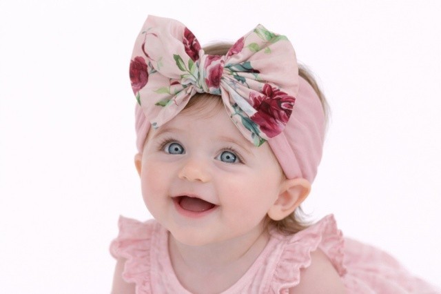 Bentita roz banan lata cu funda inflorata aplicata