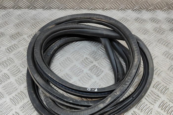 Garnitura ușă dreapta față OPEL GRANDLAND X 75 2021 OEM: 9811537480 | 21885637