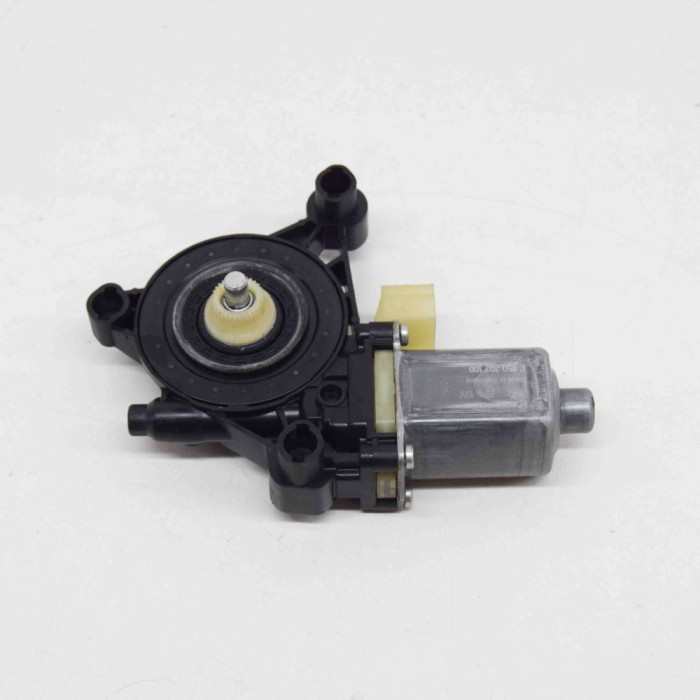 Motor macara geam ușă dreapta față AUDI Q2 GA 2019 OEM: 0130822716,5Q0959902B 12115737