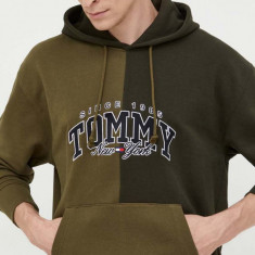 Tommy Jeans hanorac de bumbac barbati, culoarea verde, cu glugă, cu imprimeu