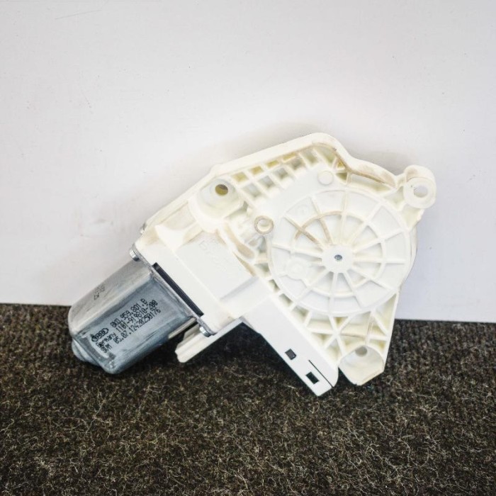 Motor macara geam ușă st&acirc;nga față AUDI A6 Avant 4G5, C7, 4GD 2013 OEM: 8K0959801B | 3073109