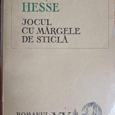 JOCUL CU MARGELELE DE STICLA-HERMANN HESSE