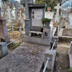 Vand loc de veci in cimitirul Eternitatea Galati