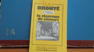 EMILY BRONTE - LA RASCRUCE DE VINTURI - ROMAN DE DRAGOSTE - 325 PAG. - foto