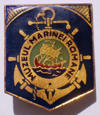 I.943 INSIGNA ROMANIA MARINA MUZEUL MARINEI ROMANE h30mm foto