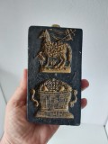 Tablou de ceară, sculptat manual, artă germană bavareza, pentru agățat pe perete, 13x7x2cm, vintage, 2 imagini: oaie si cos cu flori