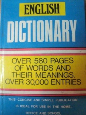 ENGLISH DICTIONARY , OVER 580 PAGES OF WORDS AND THEIR MEANINGS foto