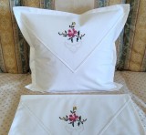 Set 2 Fete de pernuta, Vintage din bumbac cu broderie aplicata, manuala florala in cruciulite