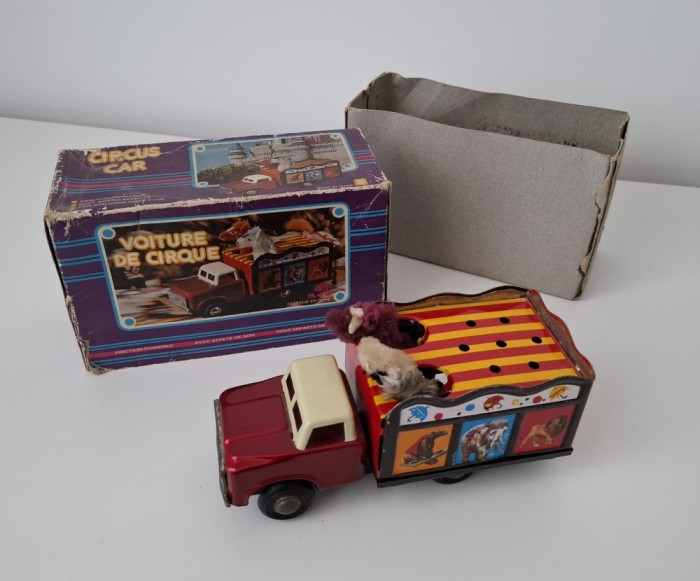 JUCARIE VECHE MASINUTA TABLA - CUTIE ORIGINALA