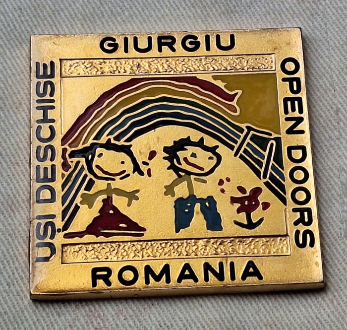 Usi deschise - Giurgiu Romania, medalie veche desene pe asfalt copii - tineret