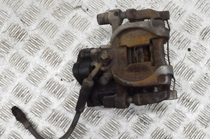 Etrier de fr&acirc;nă dreapta spate AUDI A3 Sportback 8VA, 8VF 2016 OEM: Hatchback | 21474316