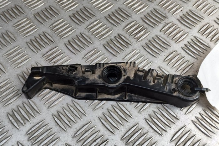 Suport bara de protecție dreapta față AUDI Q8 E-TRON Sportback 2024 OEM: 4KE807284 | 31157822
