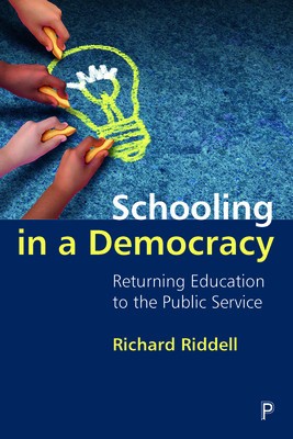 Schooling in a Democracy: Returning Education to the Public Service foto