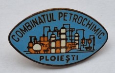 Combinatul petrochimic Ploiesti, insigna SUPERBA, email la cald, anii 1970