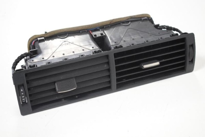 Gura de ventilație planșa de bord AUDI A4 8EC, B7 2006 OEM: 8E0820951H 10591321
