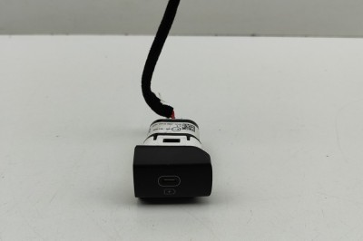 USB KIA CEE\&amp;#039;D Hatchback CD 2023 OEM: 96125-J7800 | 31976011 foto