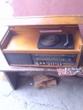 Vechi aparat de radio pe lampi Traviata Electronica
