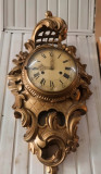 Ceas de perete antic in stilul Rococo din lemn masiv foitat