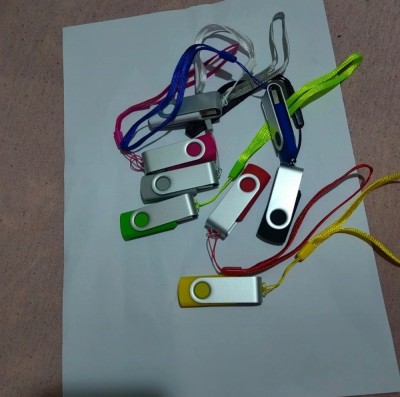 Stick usb de 16 Gb,bootabil cu windows 10 si windows 11 foto