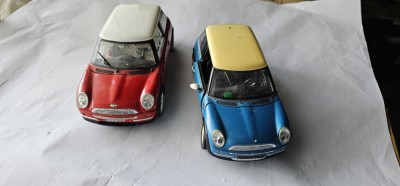 MINI COOPER ( 2001 ) LOT 2 MASINI METALICE CEA ROSIE ESTE BURAGO CEA ALBATRA SCRIE DOAR CHINA . foto